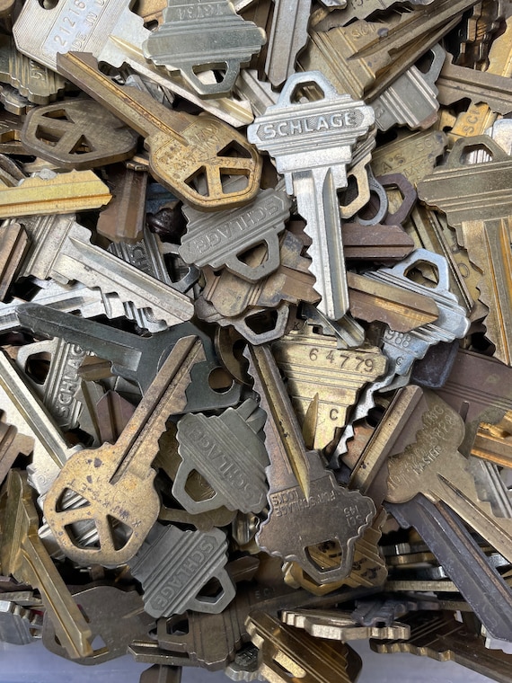 Buy Keys, Lot of 10 Old Keys, Bronze and Brass Color Tone Keys, Used  Various Assortment of Keys, Vintage Keys, Craft Keys, Steampunk Keys Online  in India 