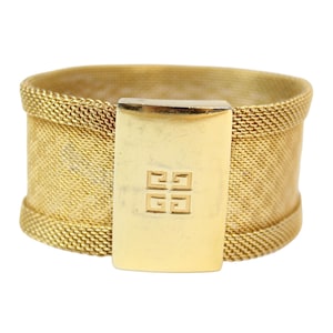 Pulsera tipo brazalete Givenchy vintage de malla dorada: una declaración de estilo en la pasarela.