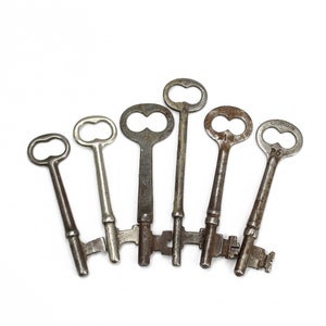 Vintage Skeleton Keys, Set of 6, Keys for Jewelry and Altered Art, Old Keys, Steampunk Supplies