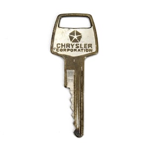 Chave vintage da Chrysler Corporation, logotipo da Pentastar