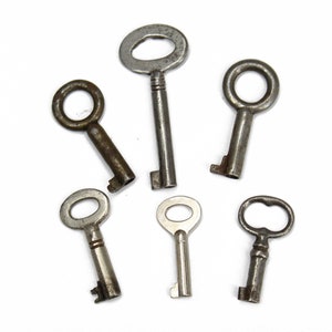 Small Vintage Skeleton Keys, Set of 6, Keys for Jewelry and Altered Art, Vintage Keys