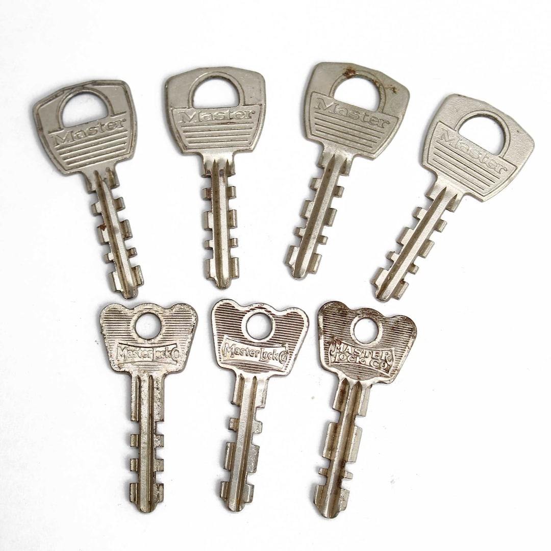 7 Vintage Master Keys Saw Tooth Keys Master Lock Etsy Canada