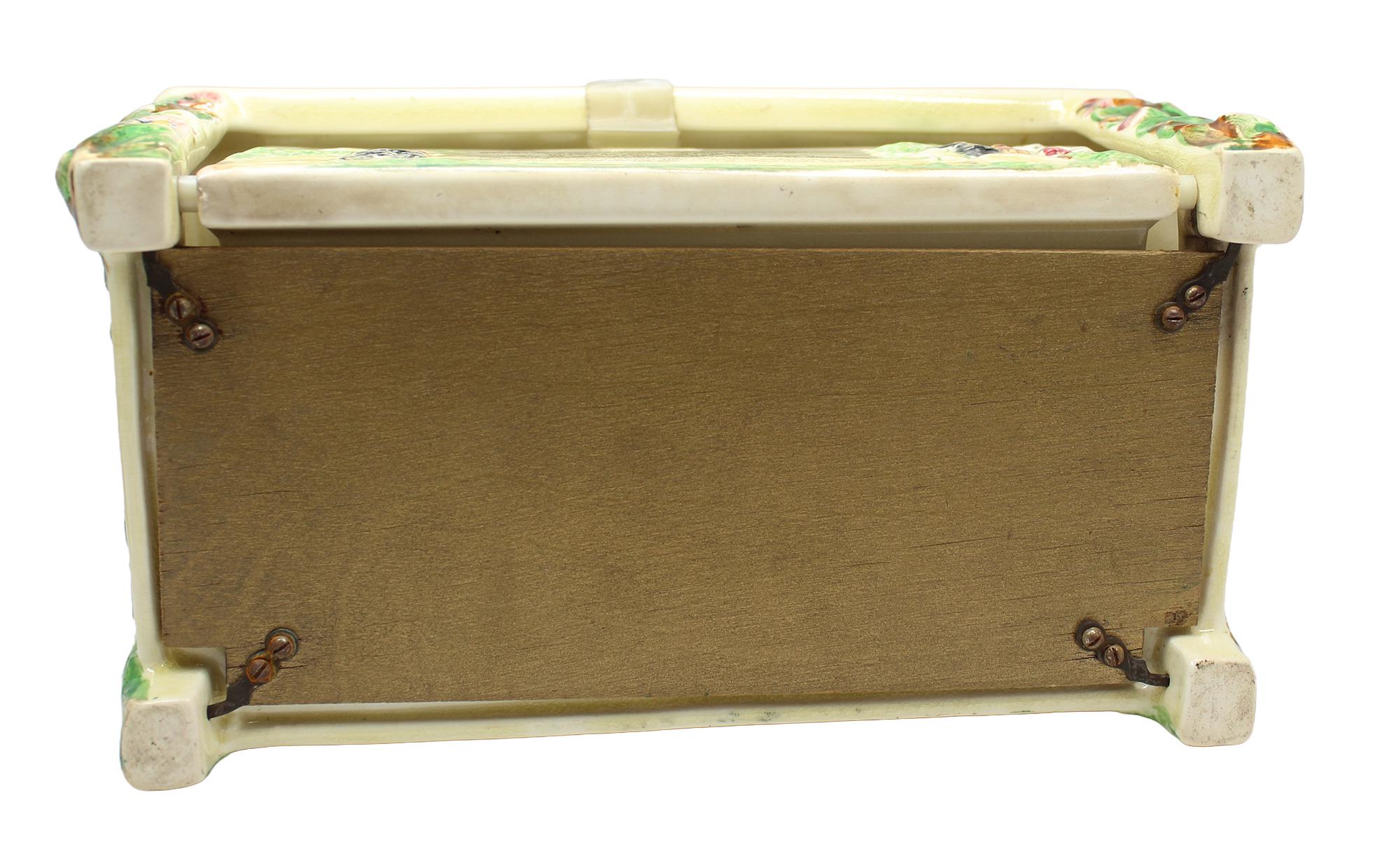 【英国】Crown 　Devon社　ハニカム・ボックス(1935年) Crown Devon Daisy Bell Ceramic Cigarette Box, Vintage 1930s