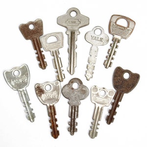 Vintage zaagtandsleutels, veel van 10 sleutels, Master Lock, Yale, Keil