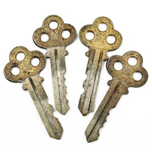 Vintage Biltmore Lady Keys BLC Lockport Ills. Lot of 4