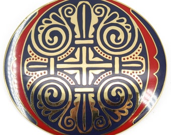Broszka z medalionem emaliowanym w stylu celtyckim, MMA Metropolitan Museum of Art, 1993, w kolorze czerwono-niebieskim i złotym