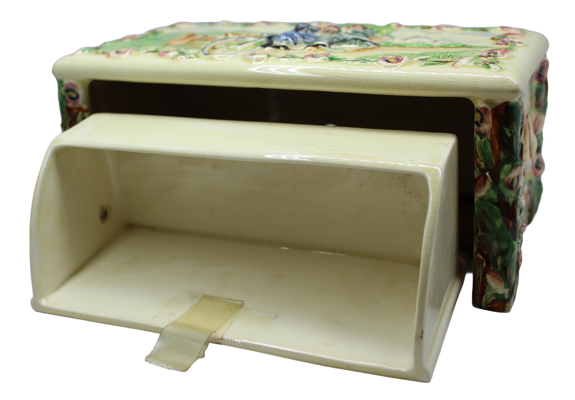 【英国】Crown 　Devon社　ハニカム・ボックス(1935年) Crown Devon Daisy Bell Ceramic Cigarette Box, Vintage 1930s