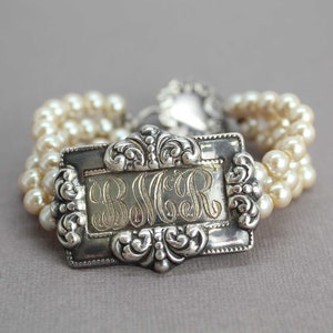Armband med monogram i konstpärlor, 18 cm långt, pärlsmycken för bröllop, dödsbo bild 4