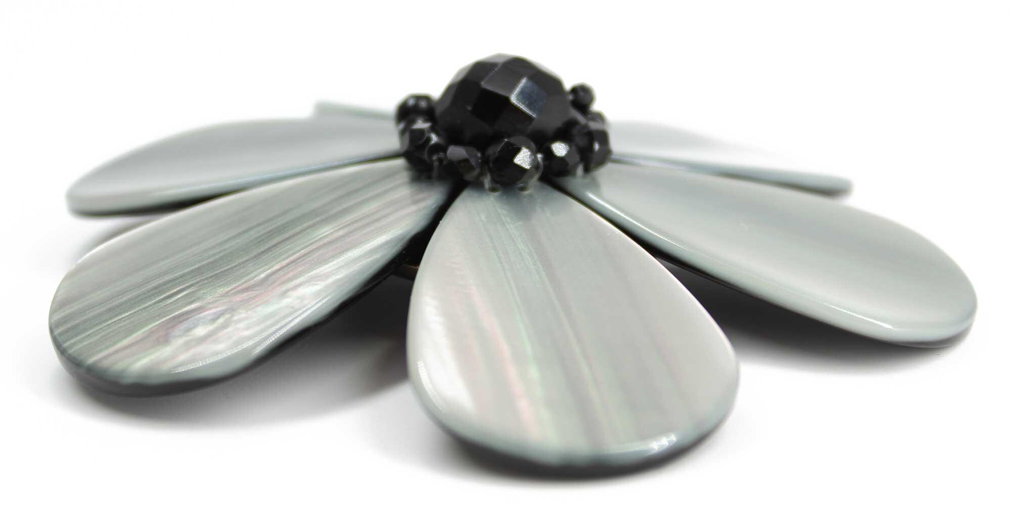 GIORGIO ARMANI ブローチ Vintage Giorgio Armani Flower Brooch in Black and Iridescent