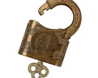 Vintage Round Yale & Towne Mfg Co Brass Padlock Key Set - Stamford