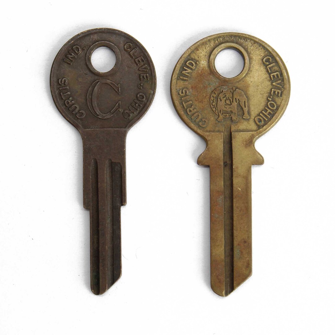 Two Vintage Curtis Industries Keys Cleveland Ohio Bull Dog Etsy