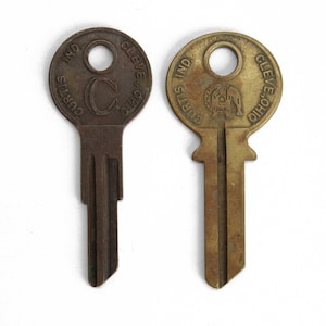 Two Vintage Curtis Industries Keys, Cleveland Ohio, Bull Dog Key, Vintage Uncut Curtis Keys