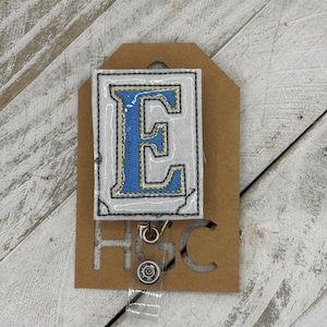 New Orleans French Quarter Street Tiles inspirierte Buchstabe E einziehbarer Ausweishalter