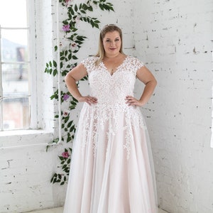 Plus size wedding dress, pluss size wedding dress with sleeves, cap sleeves plus size wedding dress