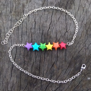 Collar de cadena de orgullo arco iris