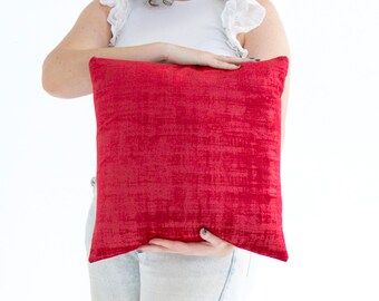 Funda de cojín de terciopelo texturizado rojo caramelo con cremallera expuesta