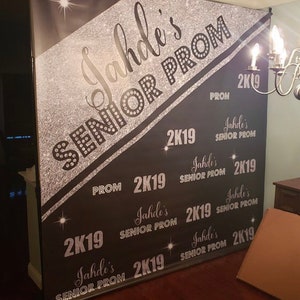 Paso de telón de fondo de graduación y repita para cualquier evento especial, incluida la graduación 2024 - Banner de graduación de la clase 2024 - Telón de fondo de envío de graduación imagen 2