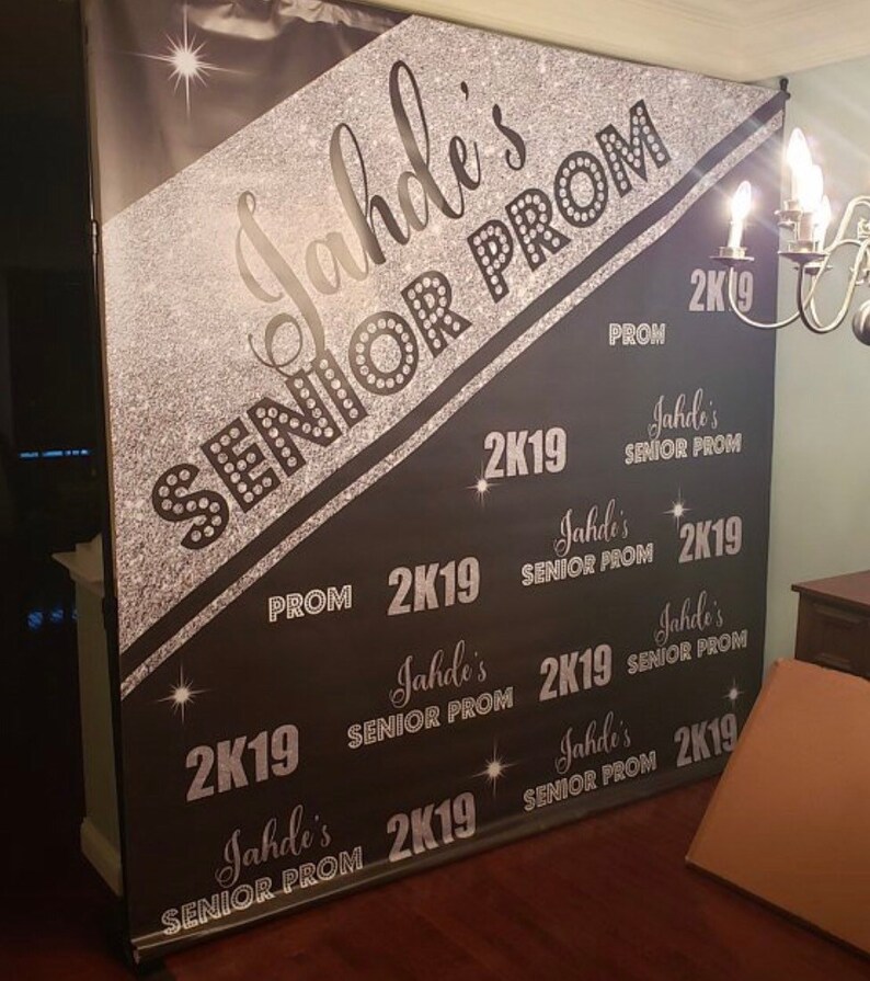 Paso de telón de fondo de graduación y repita para cualquier evento especial, incluida la graduación 2024 - Banner de graduación de la clase 2024 - Telón de fondo de envío de graduación imagen 2