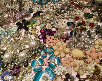 Floral Broken Costume Jewellery (all flat back) Flowers theme. 1.5kg, Large Volume Job Lot Bundle of Quality Vintage Embellishments.