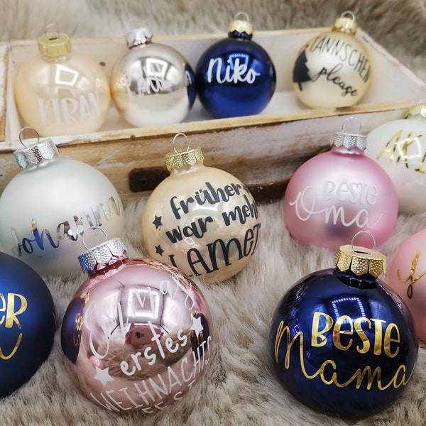 Weihnachtskugel aus Glas mit Namen / Christbaumkugel personalisiert mit Wunschnamen und Motiv / 6 cm Durchmesser / 20 Farben