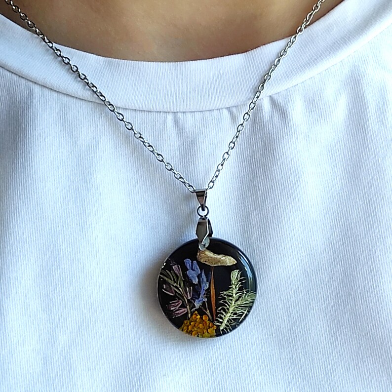 Real Mushroom, Moss and Dried Flowers Necklace, Resin Terrarium Pendant