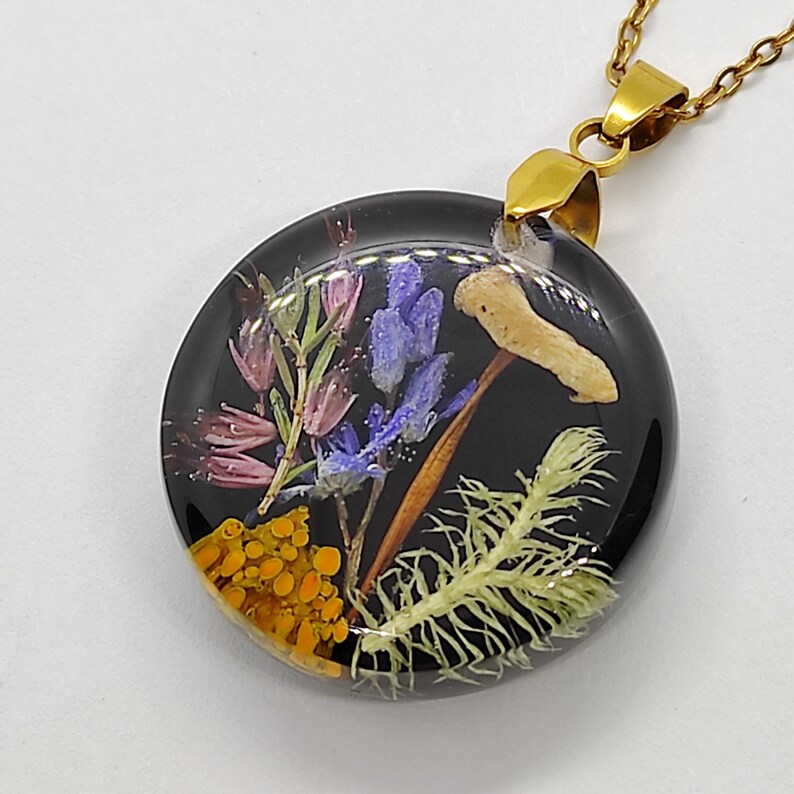 Real Mushroom, Moss and Dried Flowers Necklace, Resin Terrarium Pendant