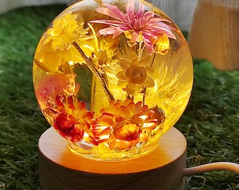 Real Dried Flower Resin Lamp: Nature Inspired Night Light