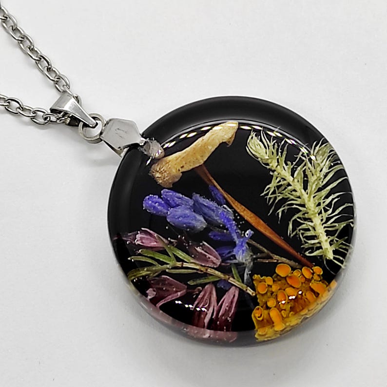 Real Mushroom, Moss and Dried Flowers Necklace, Resin Terrarium Pendant