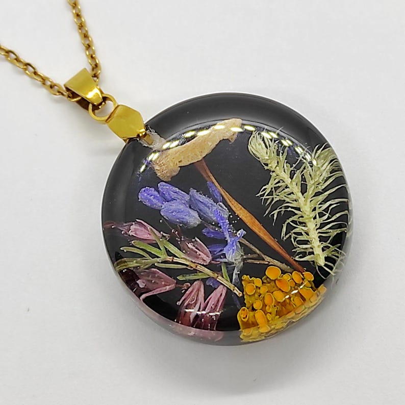 Real Mushroom, Moss and Dried Flowers Necklace, Resin Terrarium Pendant