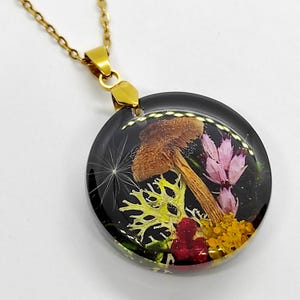Real moss and mushroom necklace, terrarium pendant, forest necklace, cottagecore jewelry gift for her