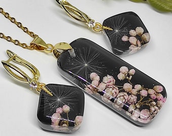 Pressed Flower Jewelry Set: Eco-Resin Necklace and Earrings