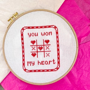 Schema punto croce per San Valentino Gioco dell'amore Schema contato Divertente ricamo punto croce facile Ti amo Cuore rosso Schema romantico