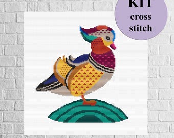 Kit De Punto De Aguja Diseño Patito Marinero - 40.6x40.6 Cm, Incluye Lienzo Impreso, Hilo Y Aguja, Ideal Para Principiantes