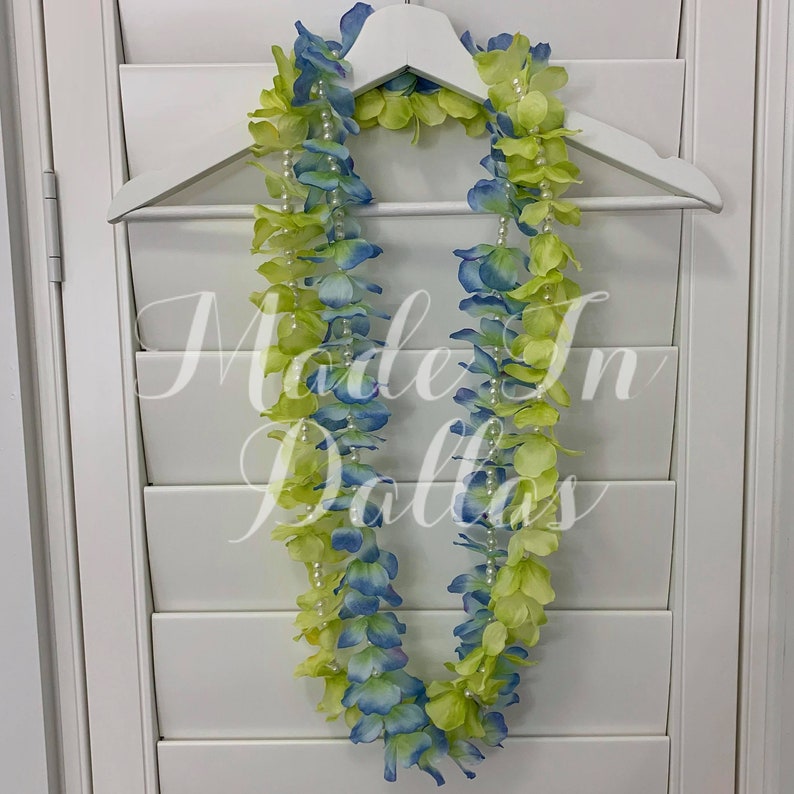 Light Blue Graduation Pearl Beaded Lei
