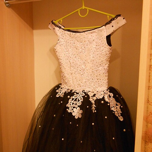Black shops Flower Girl Dress, Off Shoulder flower girl dress, Wedding Party Birthday Bridesmaids Black and White Flower Girl Dress Lace and Tulle