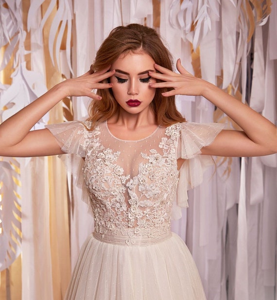 How to Choose Your Dream Wedding Dress: 70 Things to Know