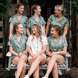 Bridesmaid Pajamas, Bridesmaid pjs,  Wedding Party Pajamas, Personalized Pajamas, Satin Pajama Set, Bridal Party Pjs, Bridesmaid Proposal