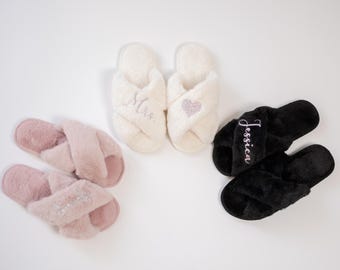 Bridesmaid Slippers - Mrs Slippers, Fluffy Custom Slippers, Getting Ready Slippers, Bridal Party , Bridesmaid Proposal Gift, Bridal Shower