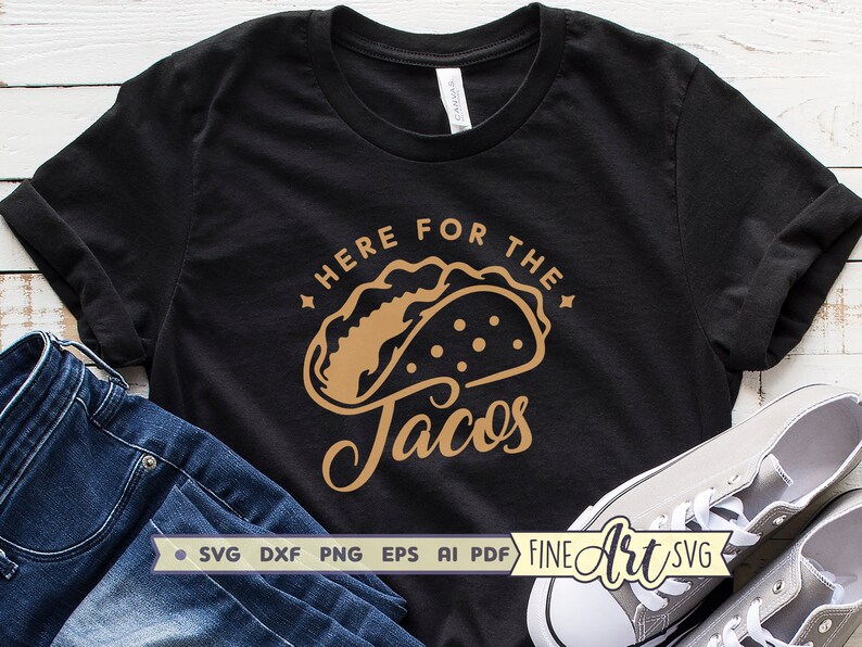 K&ouml;nnte beinhalten: Schwarzes T-Shirt mit einer goldenen Grafik eines Tacos und dem Text "Here for the Tacos".