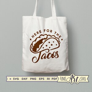 K&ouml;nnte beinhalten: Wei&szlig;e Einkaufstasche mit braunem Text, der "Here for the Tacos" lautet, und einer braunen Illustration eines Tacos.