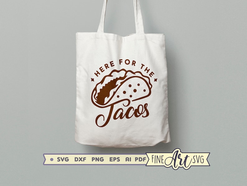 K&ouml;nnte beinhalten: Wei&szlig;e Einkaufstasche mit braunem Text, der "Here for the Tacos" lautet, und einer braunen Illustration eines Tacos.