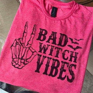 Bad Witch Vibes Shirt, Hexe Shirt, Halloween Shirt, Hexe Shirt, Halloween T-Shirts, Halloween Party T-Shirt, lustige Halloween Shirts