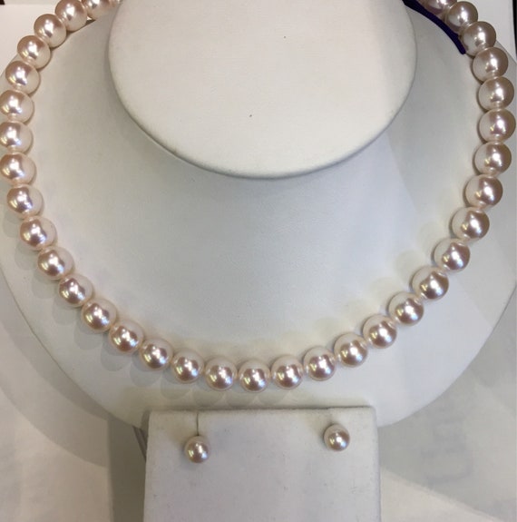 Japanese Akoya Pearls very Fine Quality 8x8.5mm with matching 7.5mm Earrings Great Luster Slughtky Rose
