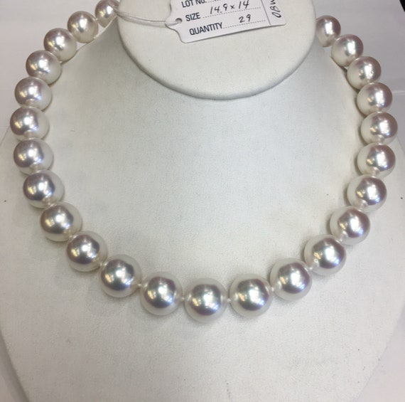 Fine Quality South Sea aPearls Very High Luster 18k Gold and Diamond Clasp