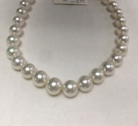 Fine Quality South Sea aPearls Very High Luster 14x15mm No spots very Good Luster