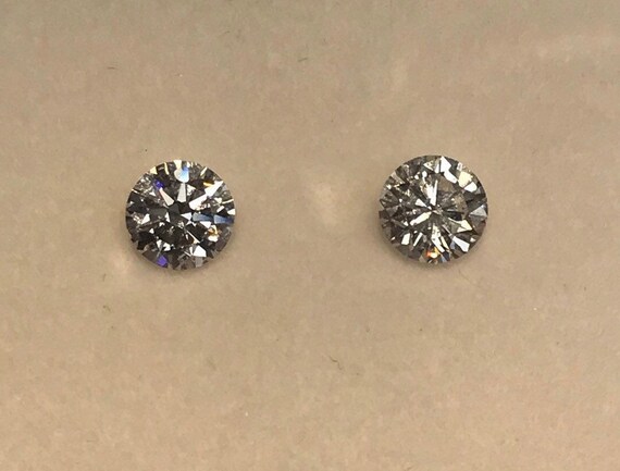 2.06 TDW Diamond Stud Earrings GIA H , SI2 Great Match Beautyful aEarrins .1.05 Carat and 1.01 Carat 6.5mm