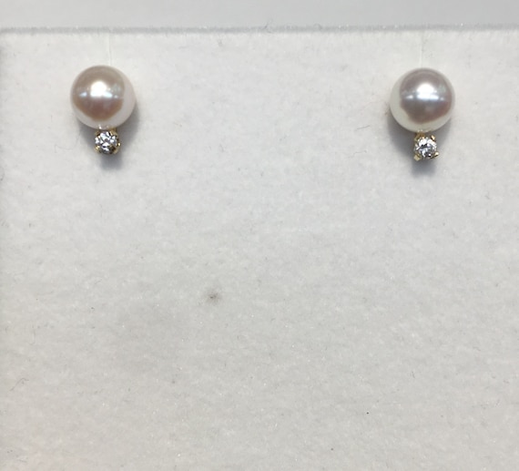 Akoya Pearls 7.3mm 14k Yellow Goold .18TDW
