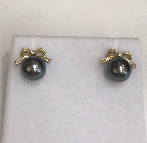 18k Yellow Gold with Diamodw and Tahitian Pearls Earrings