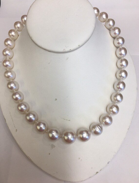 South Sea Pearls 15.7x11.5mm 17" 14 k Gold Ball Clasp