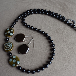 Kazuri Focal Bead Necklace Set, Kazuri Dots and Swirls Brown Focal Beads and Black Onyx 25&quot; Necklace Set, Kazuri Glossy Brown Bead Earrings